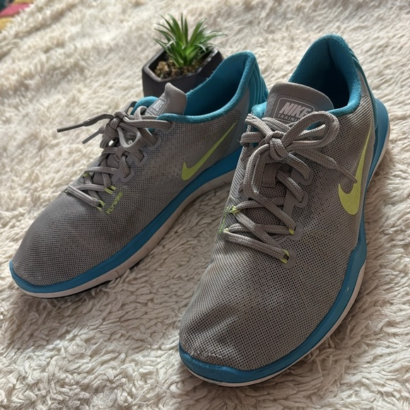 Nike Women's Flex Supreme TR 5 Cross Trainer Grey/Chlorine size 8.5 - Picture 3 of 16